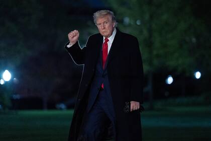 El nuevo plan beneficiaría también a empleados indocumentados de la hotelería, la industria cárnica y el sector turístico, según adelantó Trump