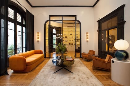 El nuevo refugio creativo de C’est Moi: una restauración que recupera la elegancia original del edificio y la proyecta hacia una escena contemporánea de diseño y trabajo colaborativo.