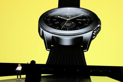 El Galaxy Watch tiene conectividad 4G y 80 horas de autonomía (el modelo más grande, y sin conexión celular) o 45 horas (el modelo más compacto)