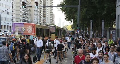 El nuevo semáforo para peatones fue instalado en la esquina de las avenidas Del Libertador y Ramos Mejía, Retiro