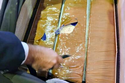 El nuevo Sistema de Análisis Anticipado de Equipajes de pasajeros le permitió a la Aduana descubrir en el aeropuerto internacional de Ezeiza casi ocho kilos de MDMA de máxima pureza, la droga sintética con la que se fabrica el "éxtasis"