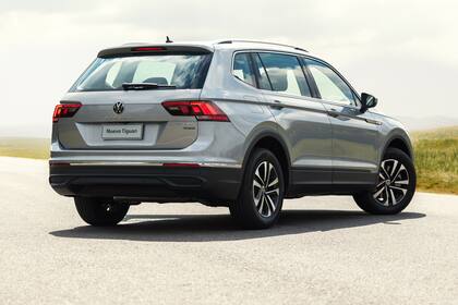 El nuevo Tiguan Allspace incorporó el logo renovado de VW
