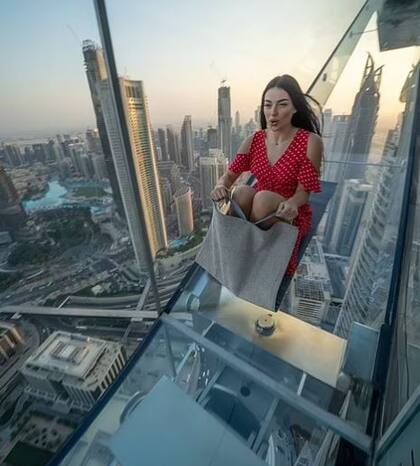 El nuevo tobogán exterior y vidriado, para desafiar el vértigo con la nueva propuesta Sky Views en una torre de Dubái