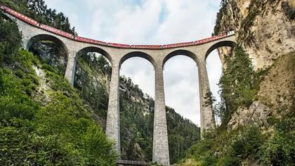 El nuevo tren más largo del mundo hace una ruta alpina.