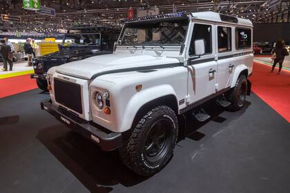 El nuevo Twisted Land Rover Defender se presenta durante la jornada de prensa.