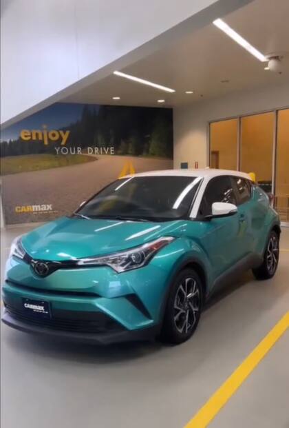 El nuevo vehículo azul que solicitó en Miami porque es su color favorito