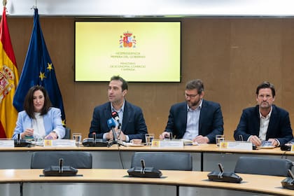 El nuevo vicepresidente primero del gobierno español, Carlos Cuerpo, en conferencia de prensa. Fuente: Iván Ruiz