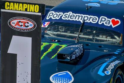 El número 1 no permite confusiones, la dedicatoria tampoco Agustín Canapino ganó la carrera de Turismo Carretera en La Plata, en honor a su padre.
