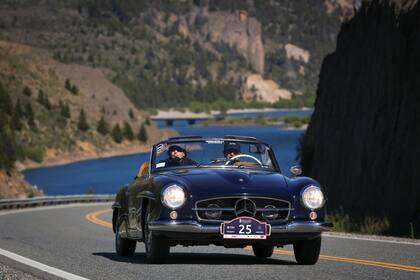 El número 25: un Mercedes-Benz 190 SL de 1958.