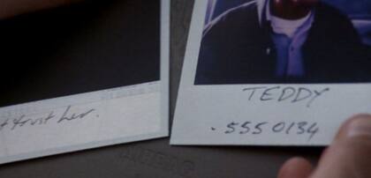 El número de contacto de Teddy en Memento