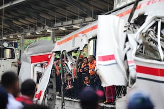 El número de muertos por el choque de trenes en Indonesia sube a 14