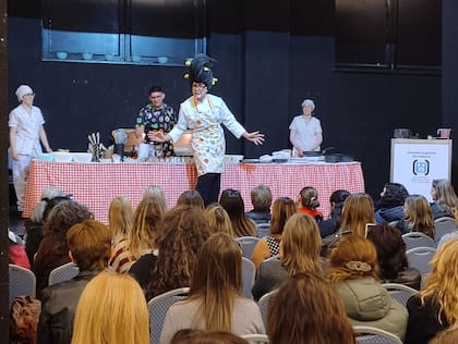 El nutricionista Alberto Arribas realizó ante pediatras el taller La cocina de Giorgio con el que más de 60.000 alumnos en el país aprendieron hábitos alimentarios saludables