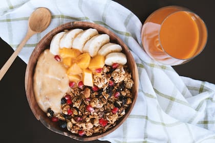 Para aumentar de peso, debe ingerir más calorías de las que gasta, pero la dieta debe ser saludable.