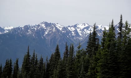 El NWS advirtió sobre un riesgo creciente de avalanchas en los tramos más elevados de las montañas del Oeste debido a las oscilaciones térmicas que debilitan las capas de nieve