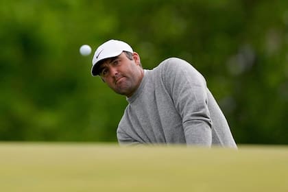 El N° 1 del mundo, Scottie Schefler, es uno de los siete jugadores que están en la vanguardia del PGA Championship; hay 70 golfistas separados por hasta cuatro golpes de diferencia.