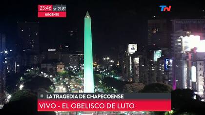 El Obelisco de luto por la tragedia del club Chapecoense