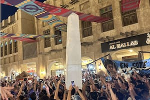 La historia detrás del Obelisco que es furor en cada banderazo argentino en Qatar