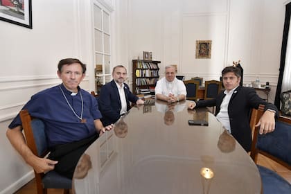 El obispo Raúl Pizarro, el director de Cultos bonaerense, Juan Ignacio Torreiro, el arzobispo Marcelo Colombo y el gobernador Axel Kicillof