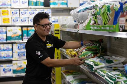 El objetivo de la compañía es reforzar su presencia en varias comunidades y hacer que los establecimientos sean más funcionales (Archivo)