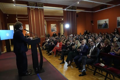 Karina Milei arranca la fase de “maduración” libertaria con ocho horas de talleres frente a la playa Bristol