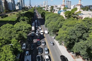 Harán playas de estacionamiento debajo de plazas y parques de la Ciudad: cuántas serán y en qué barrios