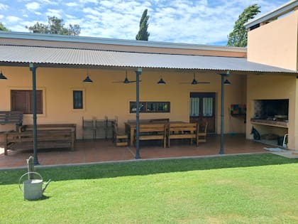 El oeste aparece como una opción intermedia, con buena cercanía y quintas tradicionales rodeadas de verde