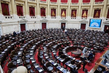 El oficialismo consigue frustrar la sesión de la Cámara de Diputados en la que la oposición pretendía limitar el uso de los decretos de necesidad y urgencia (DNU) y acotar el poder de Javier Milei