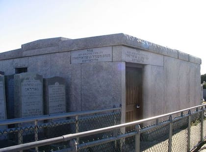 “El Ohel”, la tumba del rabino Menachem Mendel Schneerson, mejor conocido como “el rebe de Lubavitch”