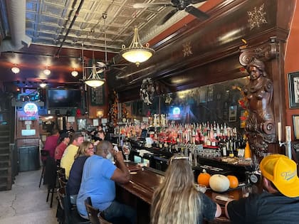 El Ohio Club actualmente cuenta con música en vivo y ambiente familiar antes de las 16 hs y las 21 hs (theohioclub.com)