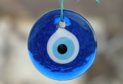 El ojo azul es el amuleto ideal para las personas de Cáncer