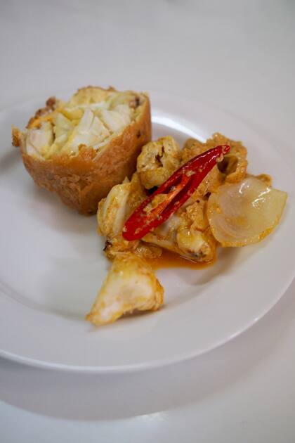 El omelette de cangrejo de pinza azul, especialidad de la casa.