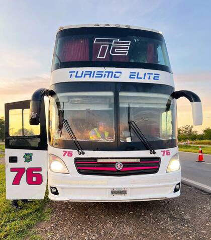 El ómnibus en el que viajaban tres menores sin documentos