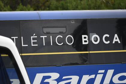 El omnibus que traslada al plantel de Boca recibió un par de piedrazos a la llegada al estadio de Rosario Central