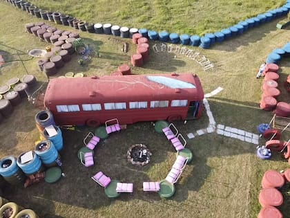 El ómnibus se encuentra en el corazón del hombre de Vitruvio y sirve como aula. (foto: El País)