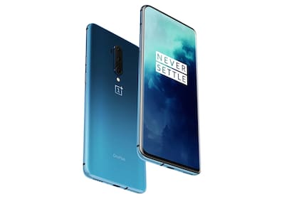 El OnePlus 7T Pro tiene una pantalla frontal de 6,67 pulgadas y triple cámara trasera