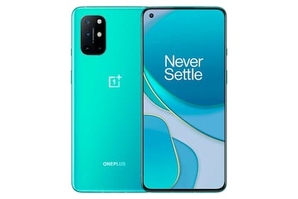 El OnePlus 8T tiene una pantalla de 6,5 pulgadas con una tasa de refresco de 120 Hz para que los movimientos se vean más fluidos, y puede cargar su batería de 4500 mAh al 60% en 15 minutos