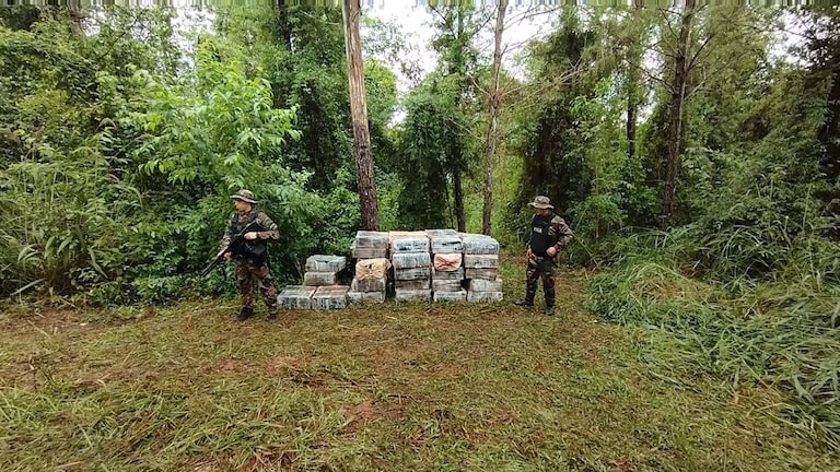 Drogas: Prefectura interceptó un cargamento de una tonelada y media de marihuana que cruzaron en un bote desde Paraguay 