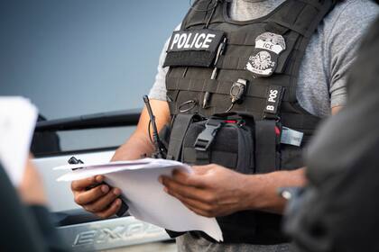 El operativo Cross Check se activa cuando ICE detecta grupos extranjeros que representan una amenaza directa a la seguridad pública y requieren intervención inmediata