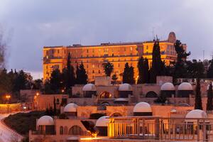 El operativo de seguridad aguarda la llegada de la delegación argentina al hotel King David