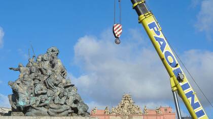 El monumento a Juana Azurduy reemplazó a la estatua del almirante genovés en el Parque Colón, en la parte posterior de la Casa Rosada