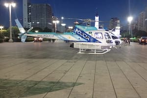 Sorpresa en La Plata por el aterrizaje de un helicóptero en Plaza Moreno