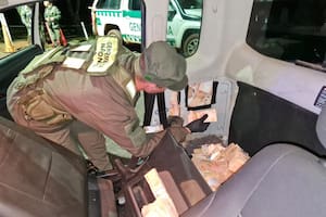 Ocultaban millones de pesos en una camioneta con el sistema utilizado para esconder el transporte de drogas