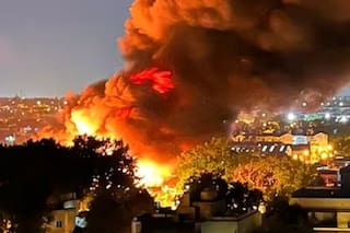 Video: el instante en que una fuerte explosión desató un incendio en una fábrica de San Fernando y arrasó con todo