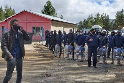 El operativo policial ayer en el Foyel