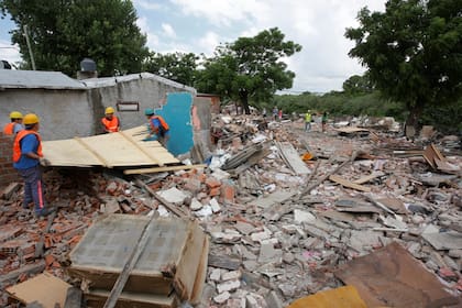 Mudanza y demolición de viviendas en la villa 21-24
