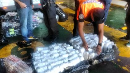 El operativo sorpresa en la terminal de micros de Liniers