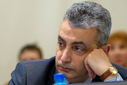 El opositor ruso Lev Schlosberg en una reunión de su partido Yabloko en Moscú el 24 de marzo del 2023. (AP foto)