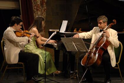 El Opus Trío, integrado por Varela Montero (violín), Peluso (piano) y Todorov (chelo)