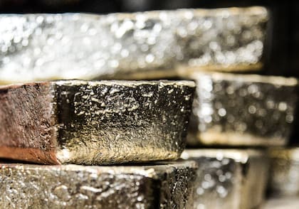 El oro y la plata representan el 65% y el 15% del total de las exportaciones del sector minero en el país, respectivamente.