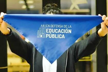 El otro pañuelo azul, por la educación pública